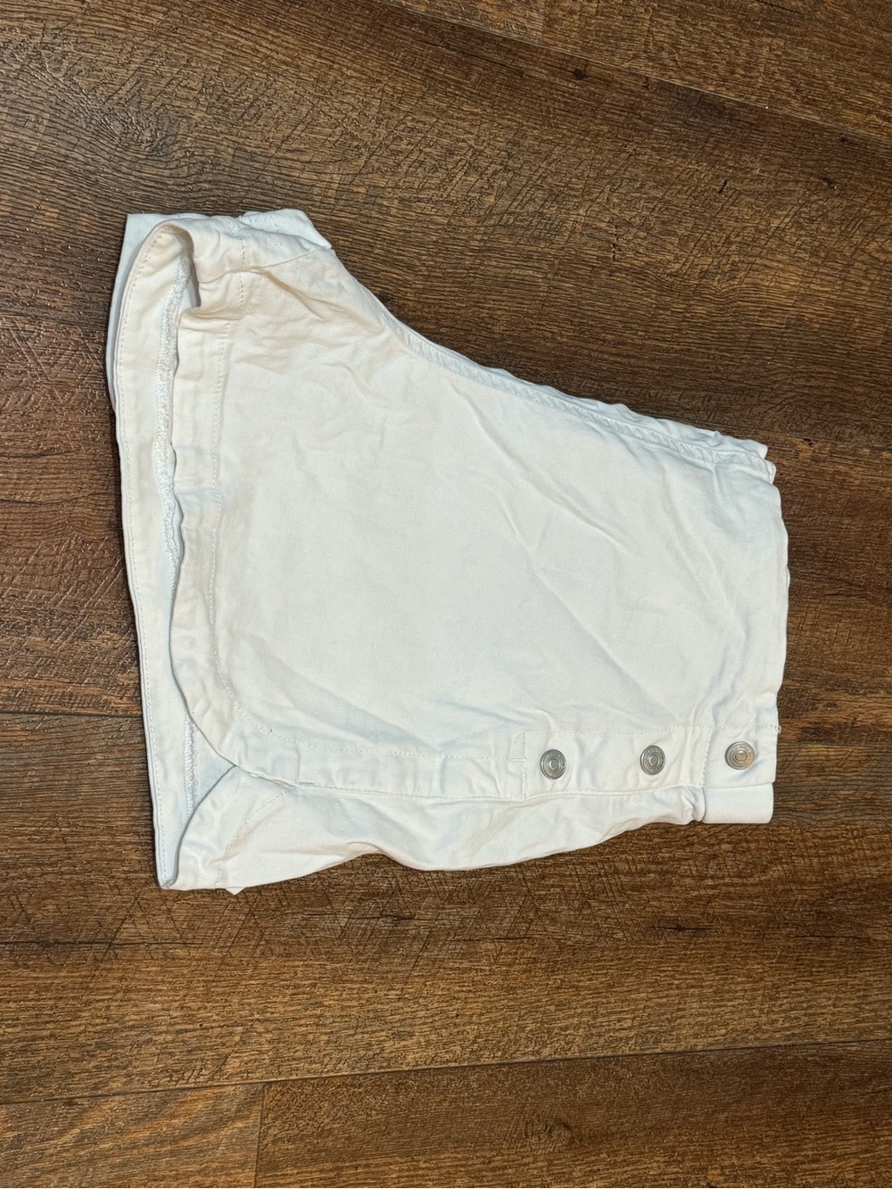 Sofia Jeans by Sofia Vergara White Button Juliets Shorts - Picture 3 of 4